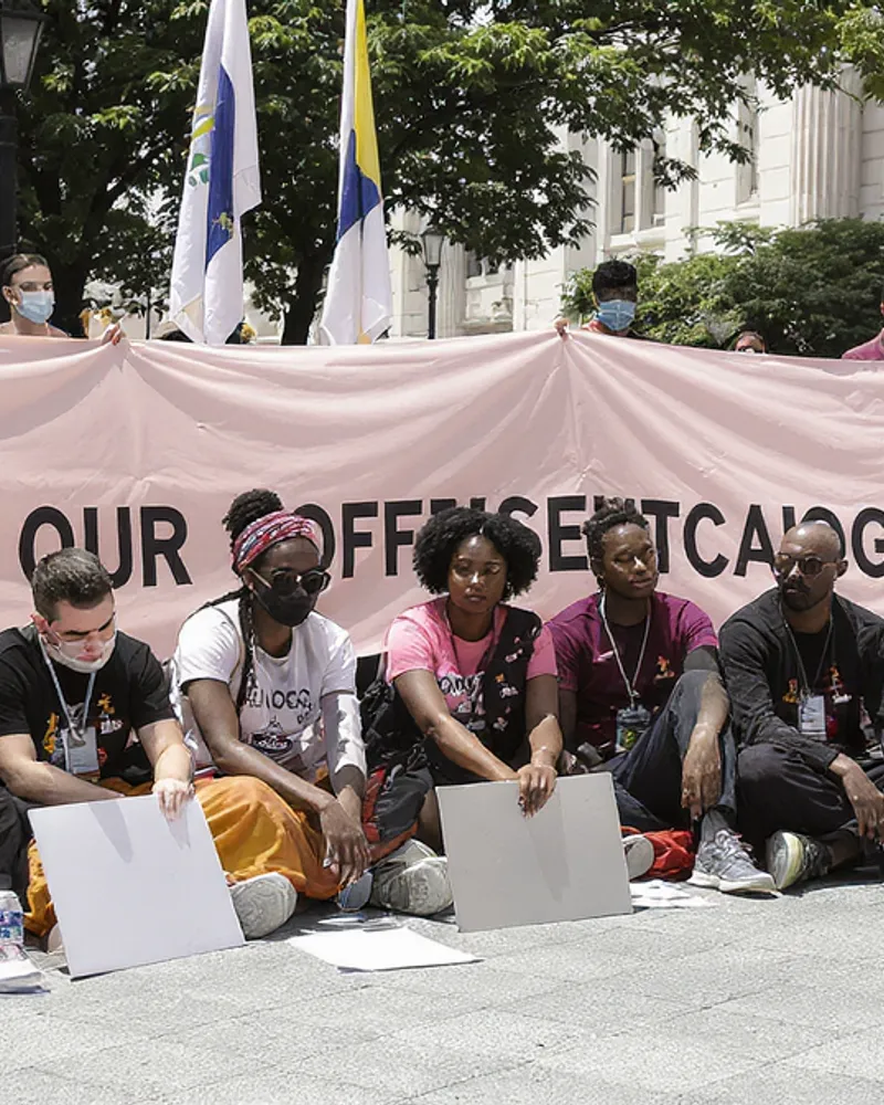 Le personnel du WIOC organise un sit-in pendant que les négociations se poursuivent